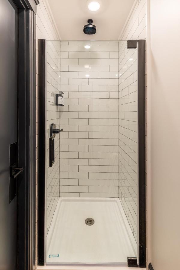 The Dorm Hotel イサカ エクステリア 写真
