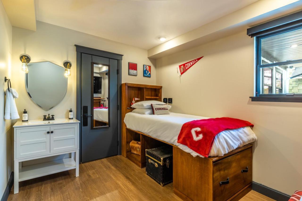 The Dorm Hotel イサカ エクステリア 写真