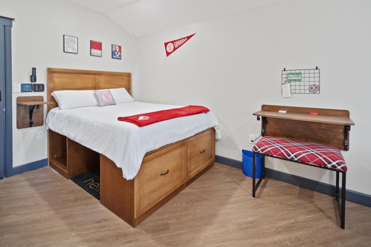 The Dorm Hotel イサカ エクステリア 写真